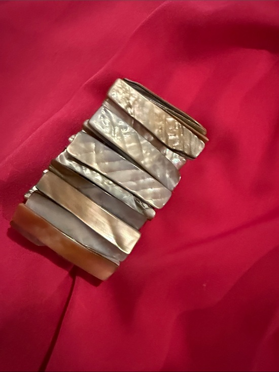 Jewelry - Mother of Pearl Stretch Bracelet - Iridescent Neutrals